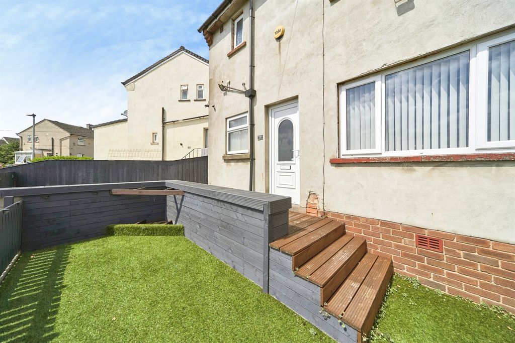 Property photo 2 of 20