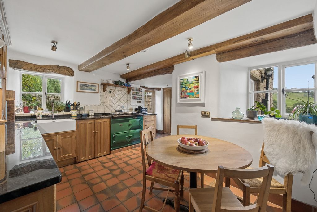 Property photo 2 of 27 Breakfast Kitchen
