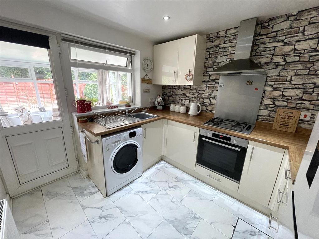 Property photo 2 of 17 Kitchen