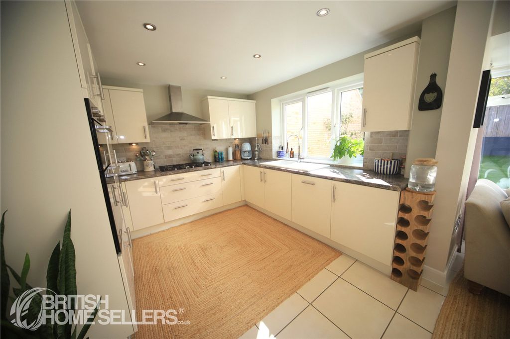 Property photo 2 of 31 Picture No. 24