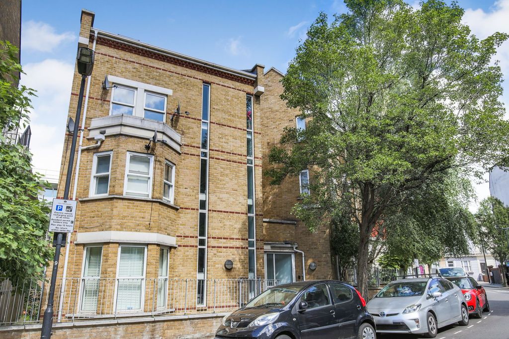Property photo 2 of 4 Flat 12, 22-24 Great Western Road, London W9 3Nn