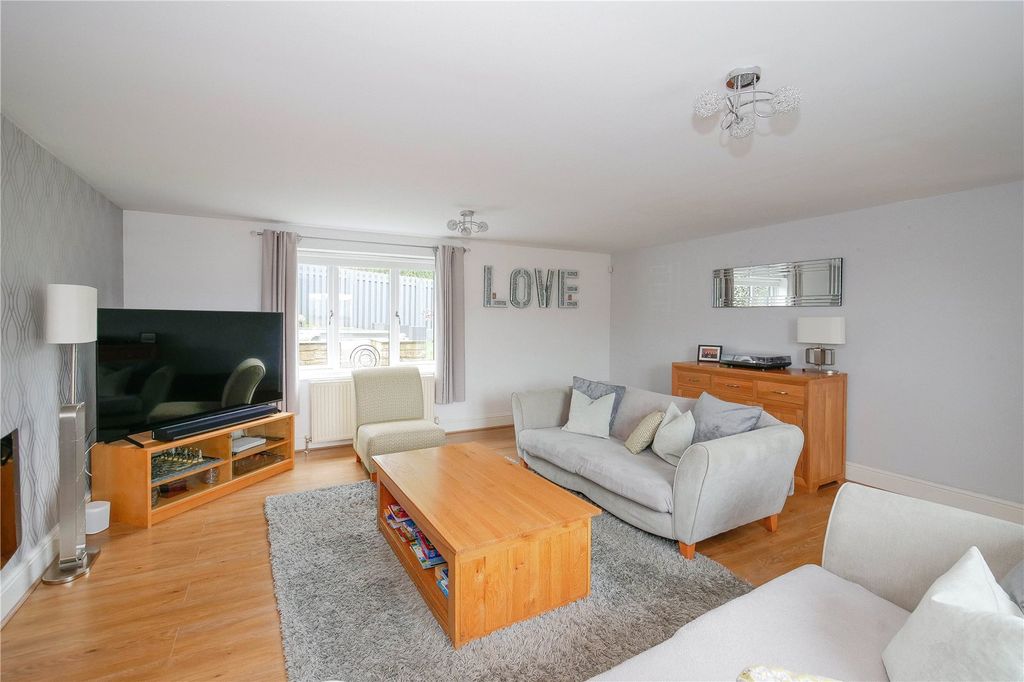 Property photo 2 of 25 Picture No. 04