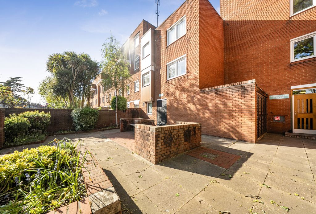 Property photo 1 of 10 1449336-21-69E8F1...