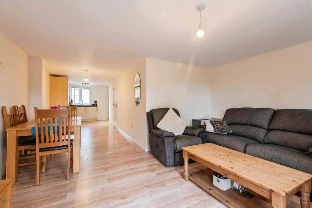 Property photo 2 of 15 Lounge