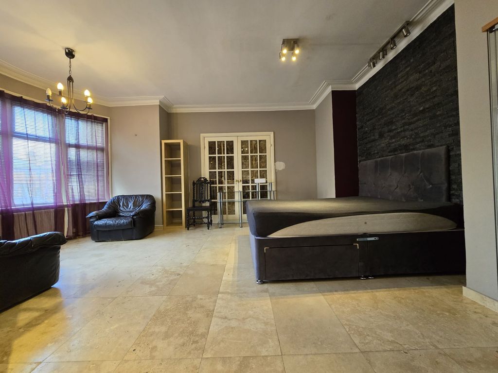 Property photo 2 of 7 Gallery