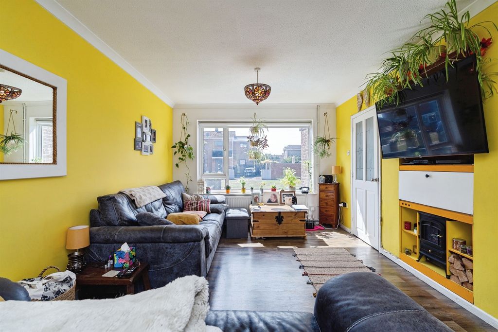 Property photo 3 of 18