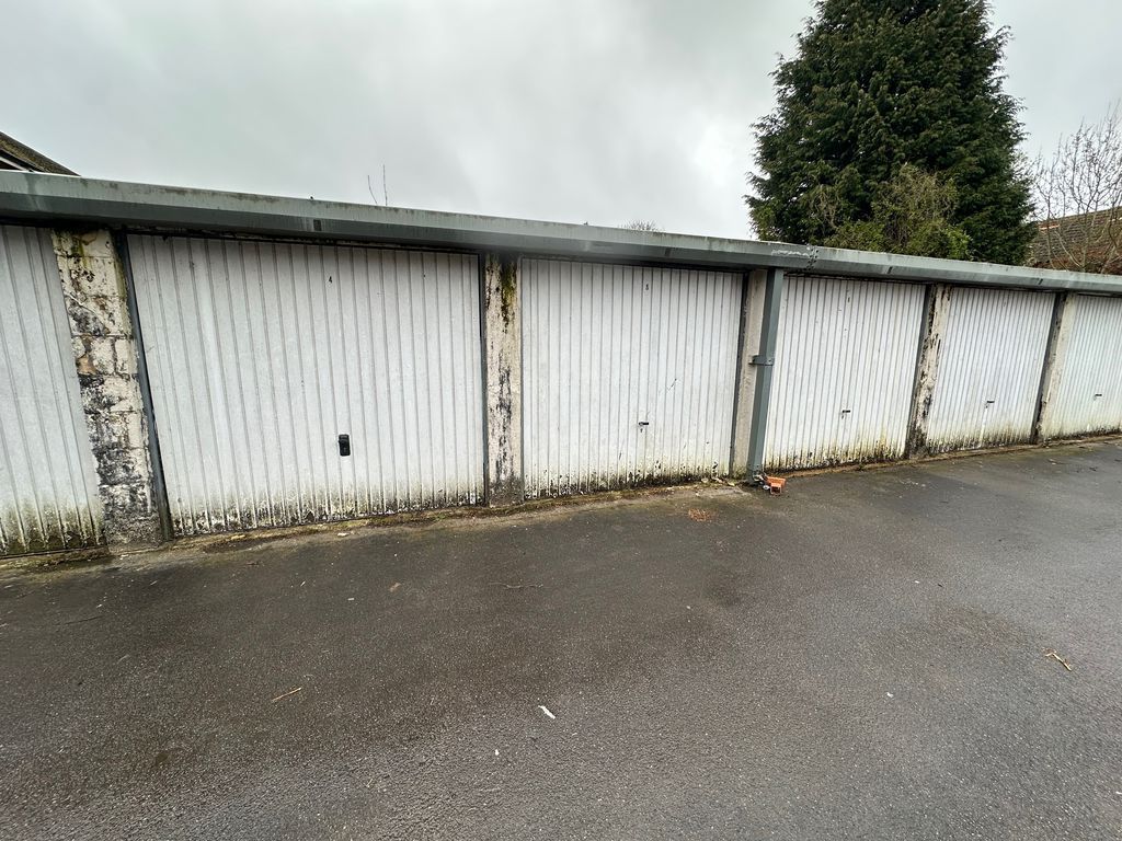 Property photo 1 of 4 Photo 4