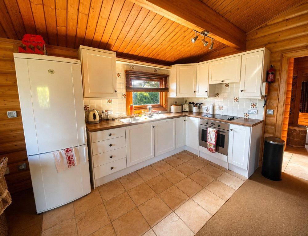 Property photo 2 of 17 Picture No. 14