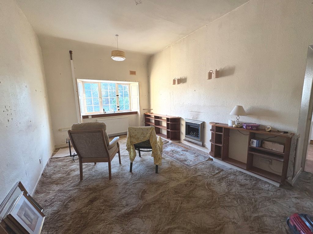 Property photo 3 of 9 Lounge 