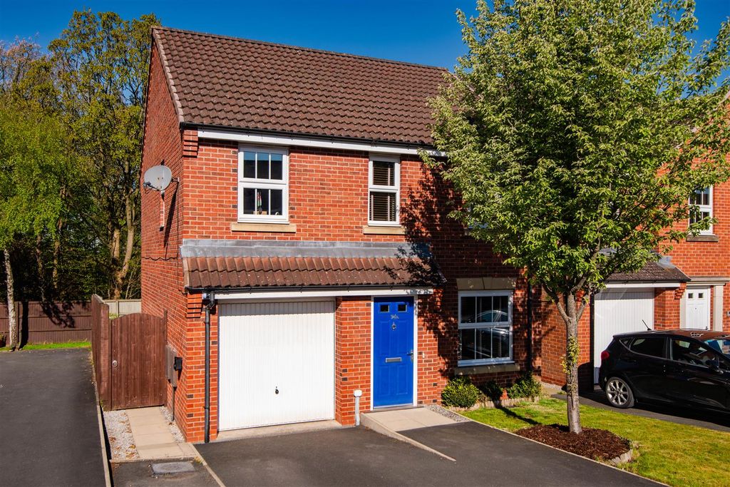 Property photo 1 of 18 Front External