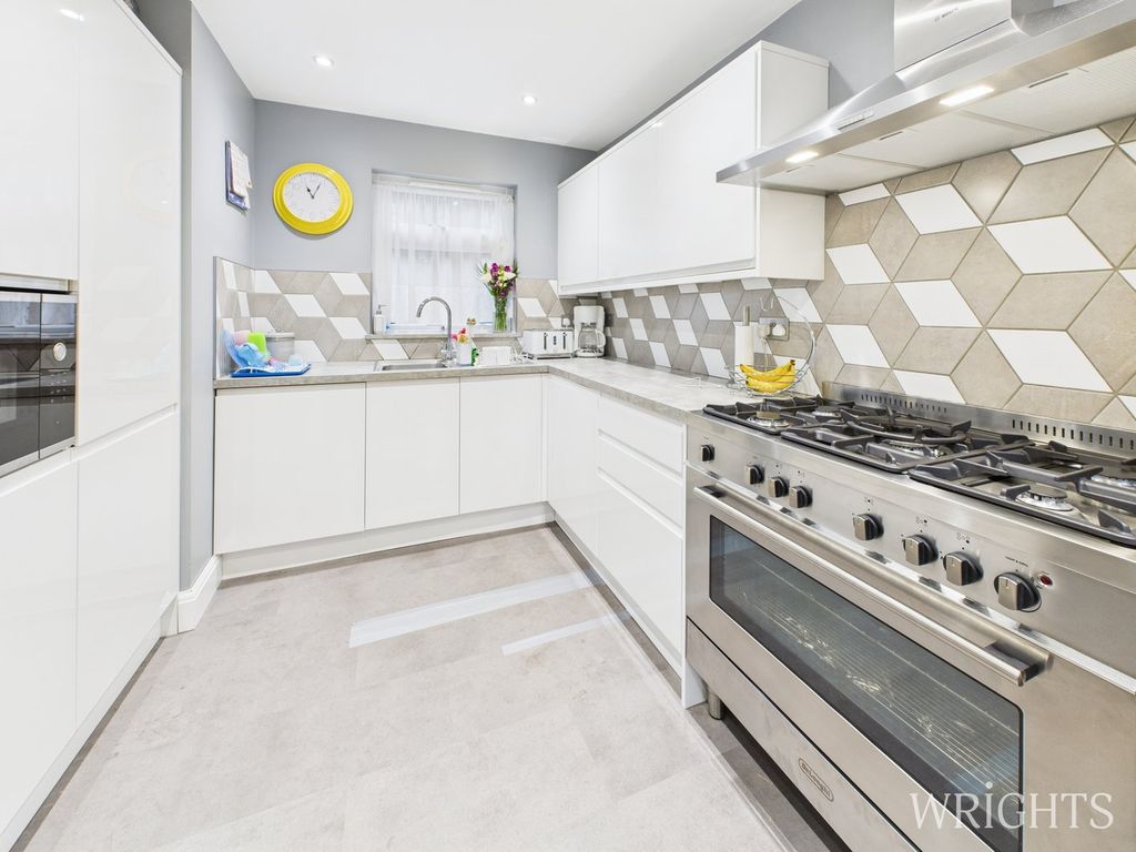 Property photo 3 of 20 Kitchen