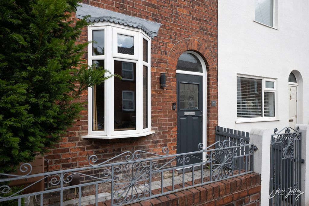 Property photo 2 of 18