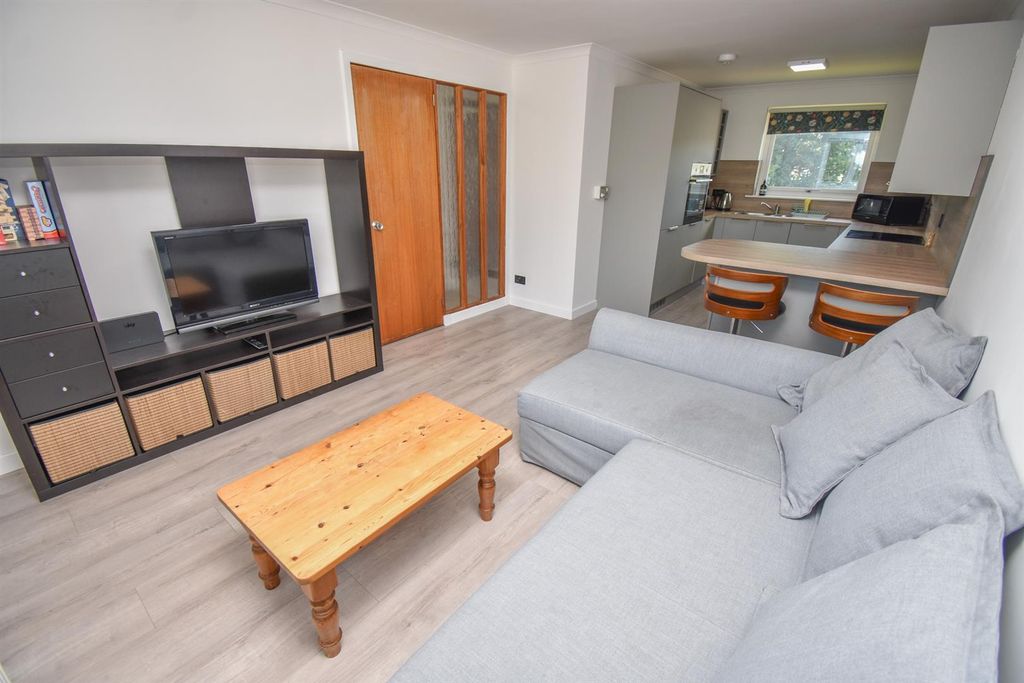 Property photo 2 of 15 Lounge Area (2)-2.Jpg