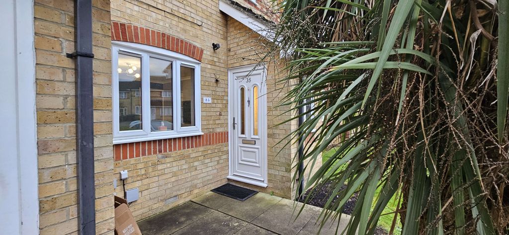 Property photo 1 of 10 1 Bedroom Maisonette For Rent With Allocated Parking