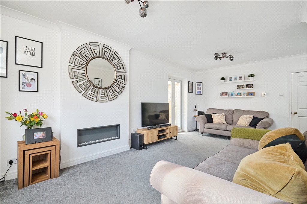 Property photo 3 of 21 Living Room