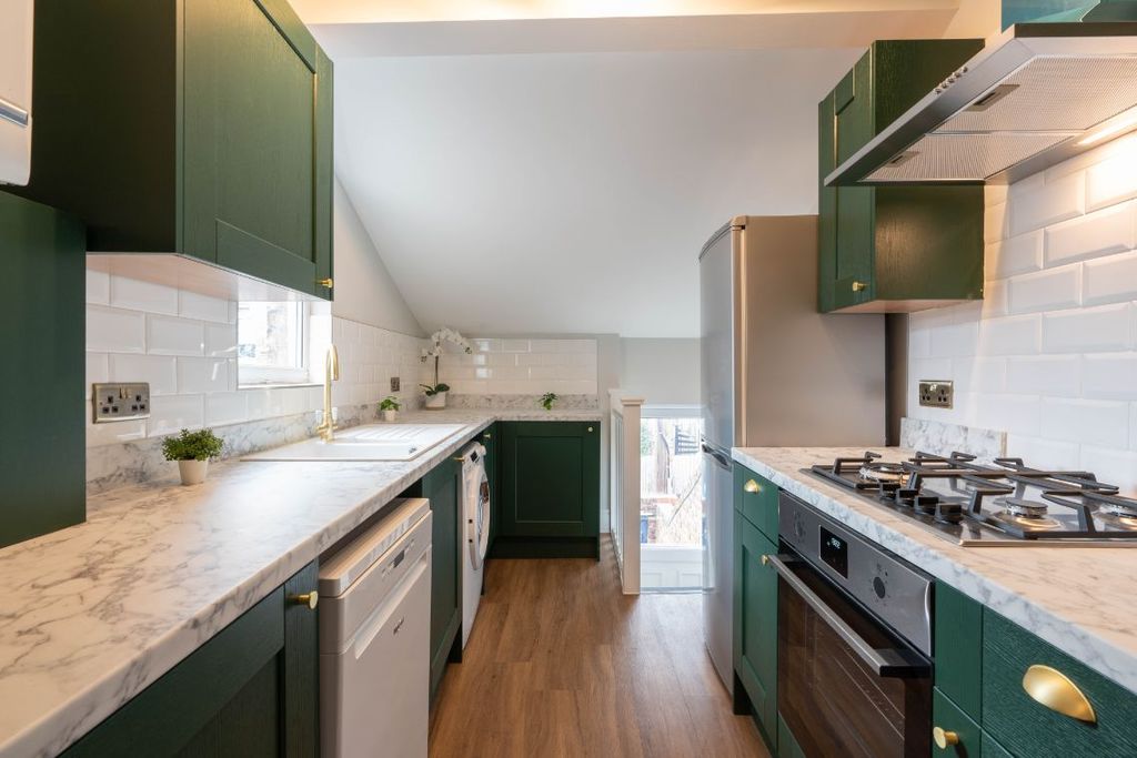 Property photo 2 of 7 51Dr - Kitchen