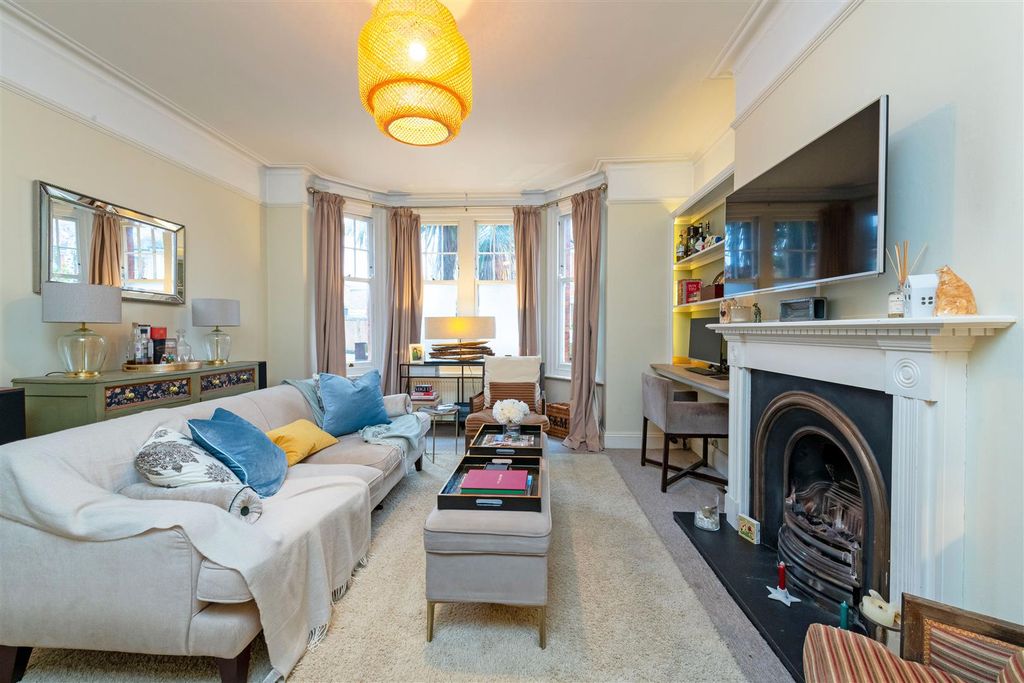 Property photo 2 of 11 Holroyd Rd Rec 2.Jpg