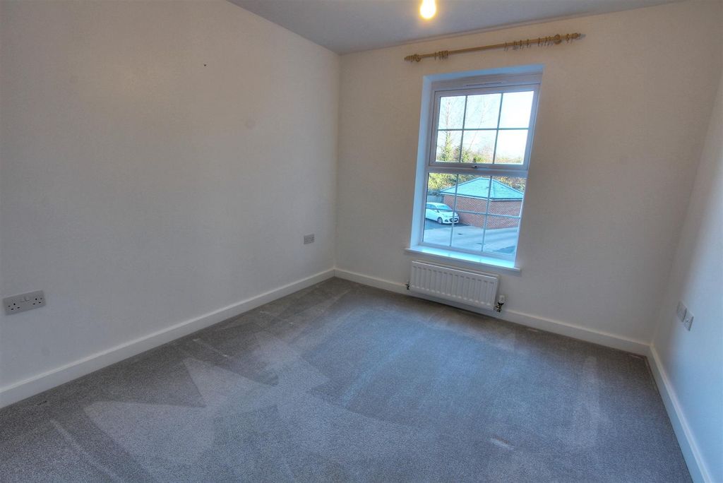 Property photo 3 of 8 Bedroom 2.Jpg