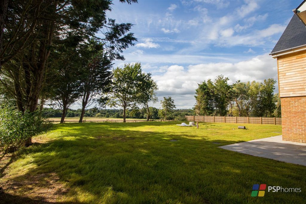 Property photo 3 of 35