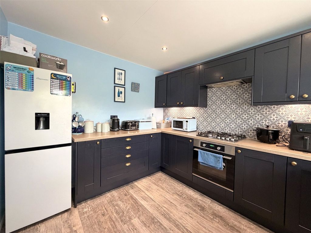 Property photo 2 of 20 Kitchen