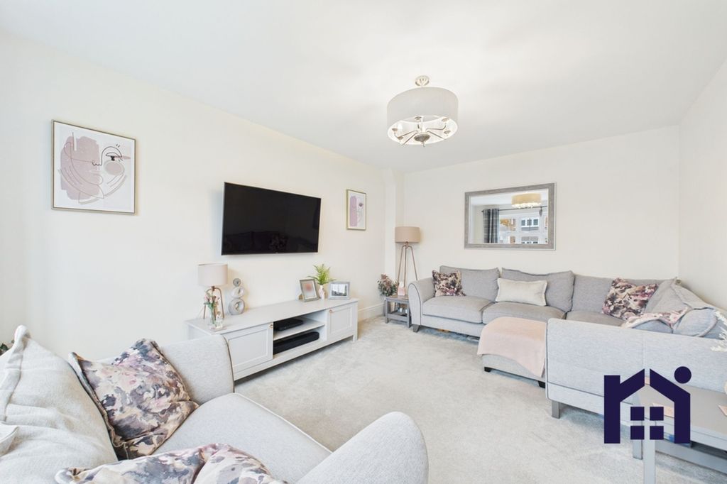 Property photo 3 of 22 Living Room