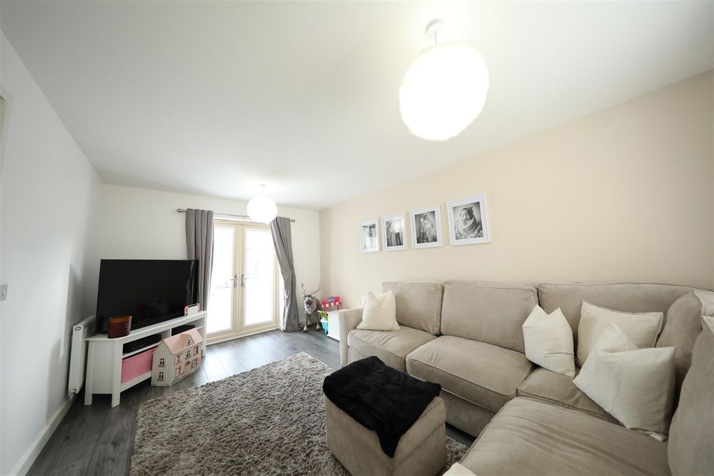 Property photo 2 of 19 Living Room