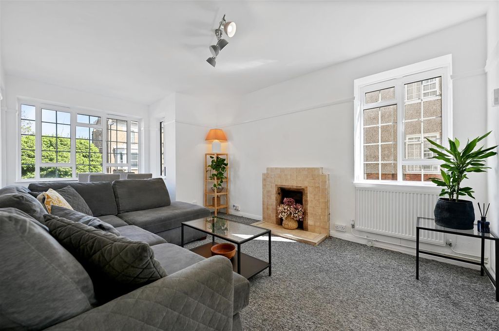 Property photo 1 of 10 Linden Court