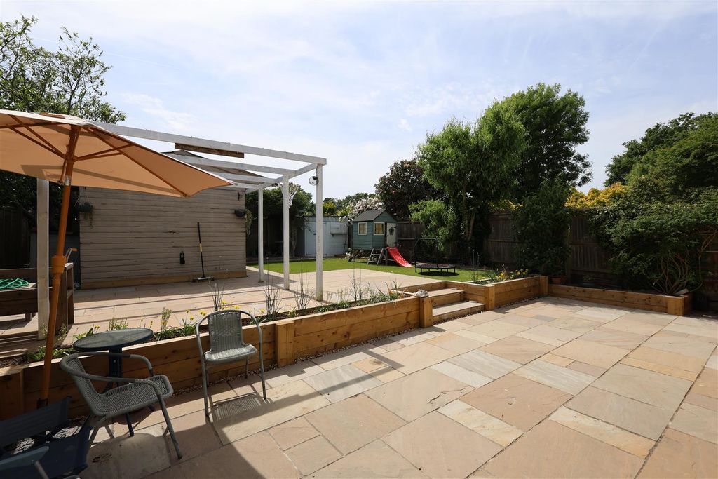 Property photo 2 of 14 Garden
