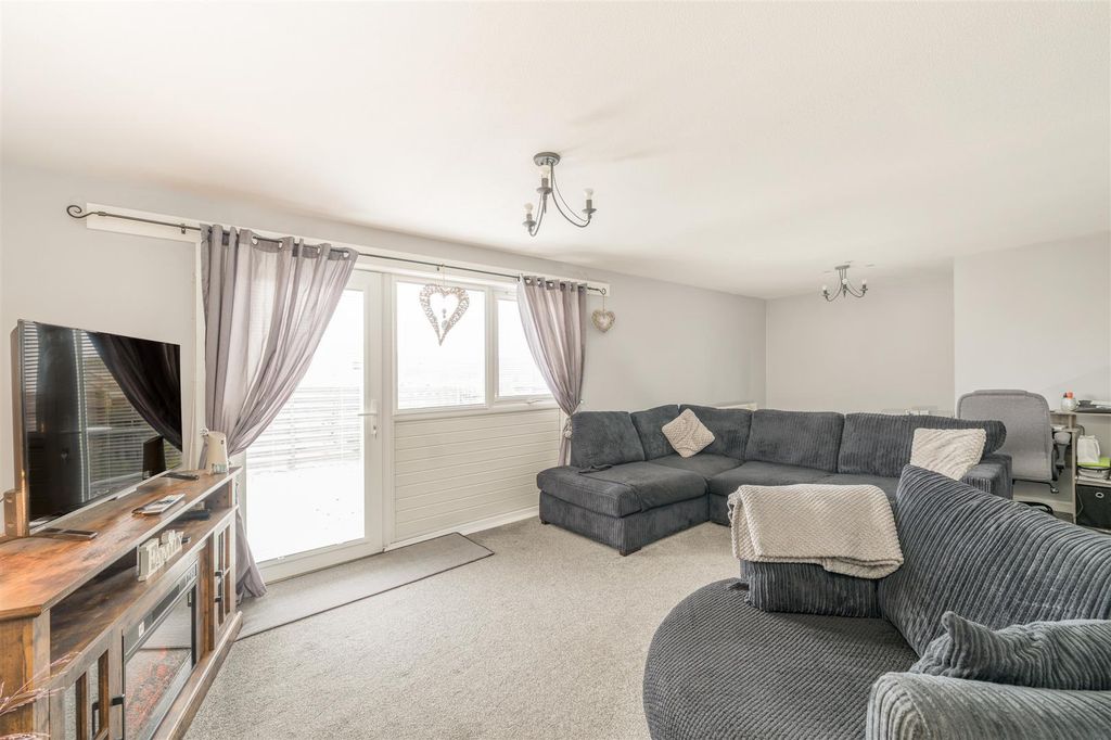 Property photo 3 of 12 2_Callercove_Way-03.Jpg