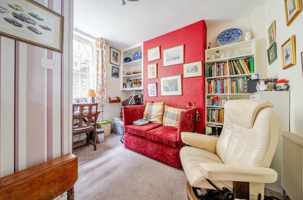 Property photo 3 of 17 Seddons Tiverton