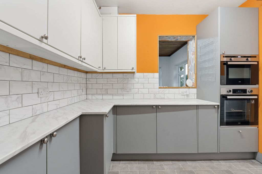 Property photo 3 of 43