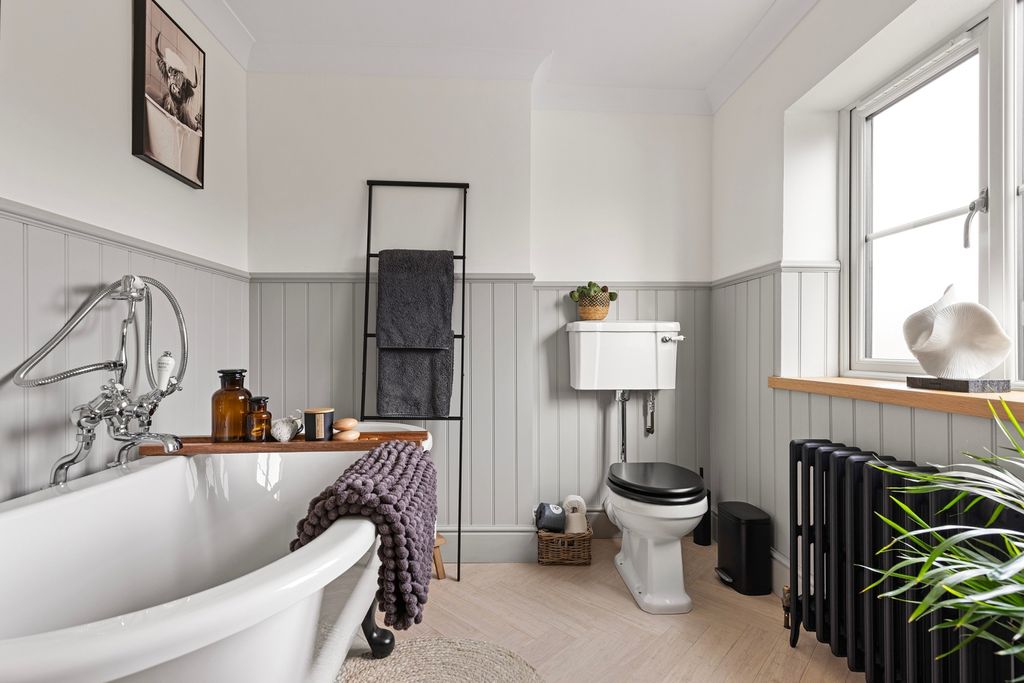 Property photo 3 of 40 Bathroom