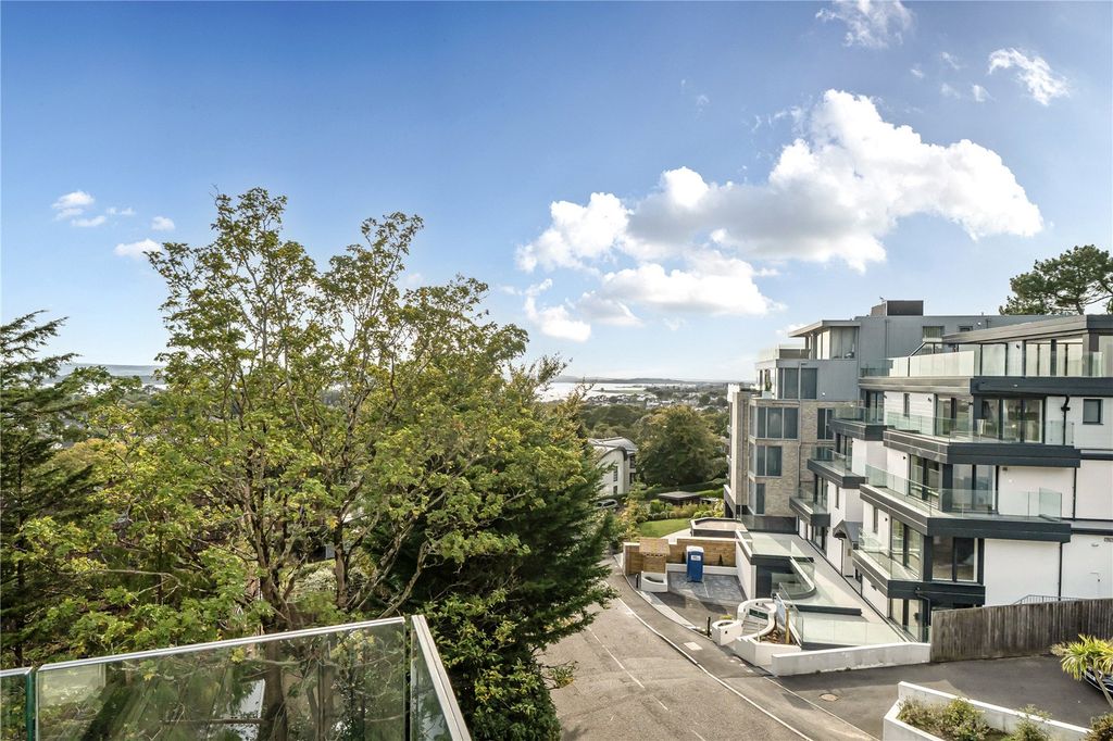 Property photo 2 of 6 Picture No. 12