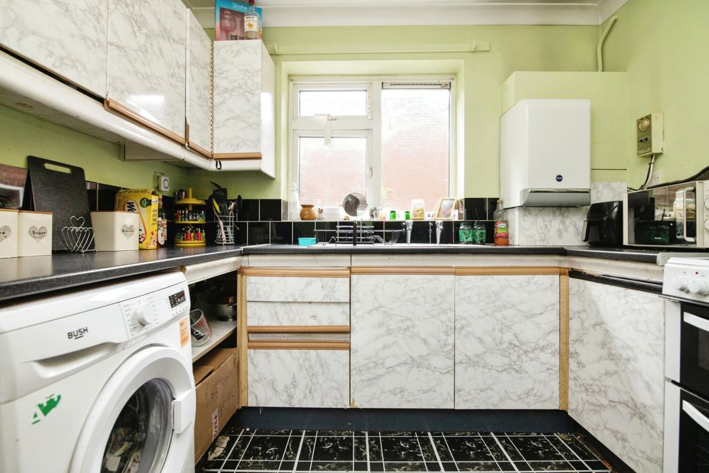 Additional image 7 of 2 bed flat for saleHaden Hill Road, Halesowen B63