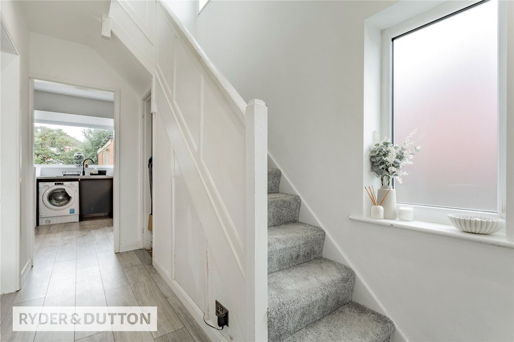 Property photo 2 of 20 Entrance Hall