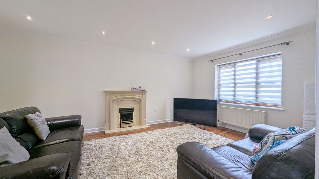 Property photo 2 of 31