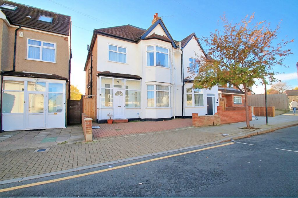 Property photo 1 of 7 Photo 2