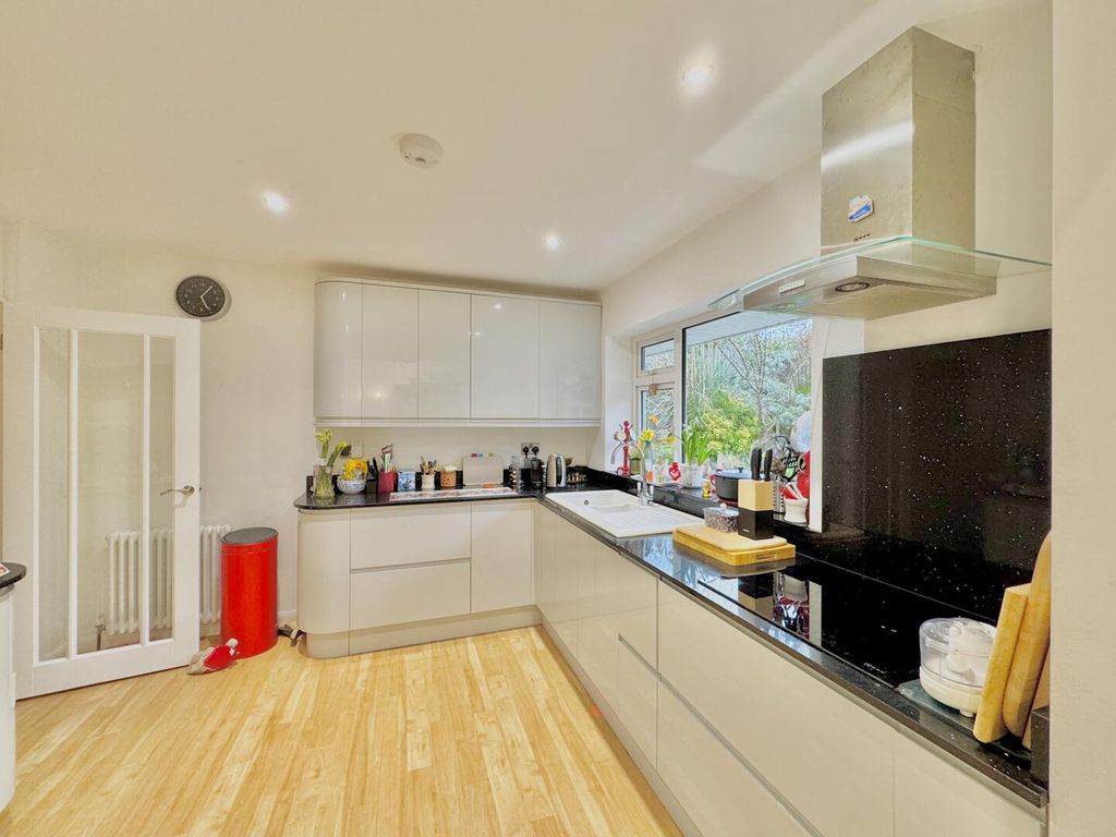 Property photo 2 of 32 Kitchen