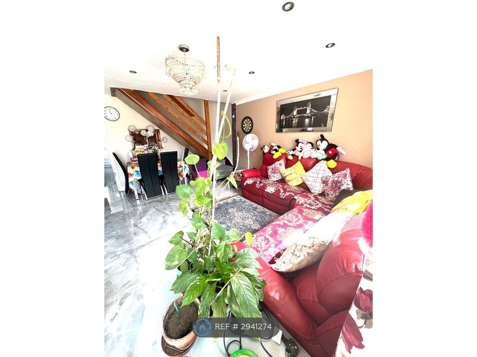 Property photo 2 of 16 Living Room