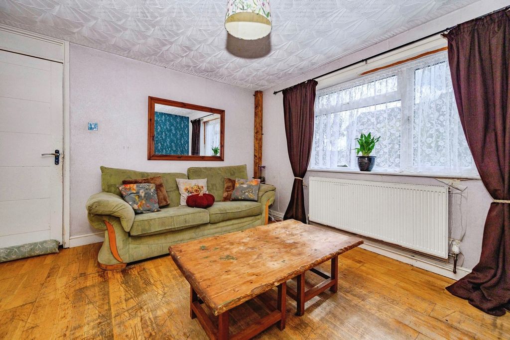 Property photo 3 of 18 Pbox-Img.Jpg
