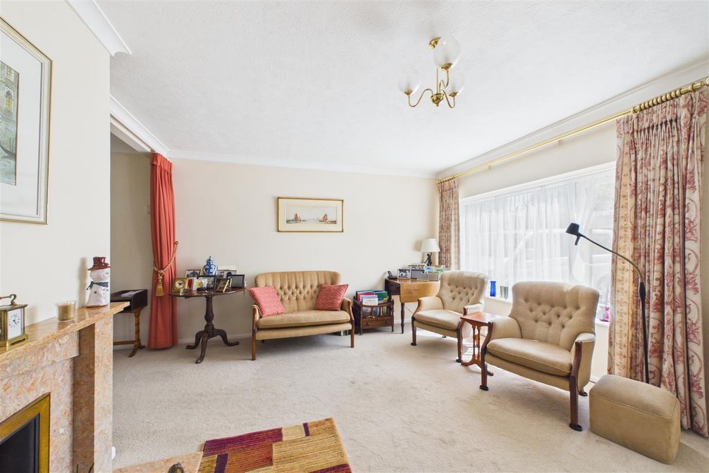 Property photo 3 of 24 Cam01894G0-Pr0313-Still004.Jpg
