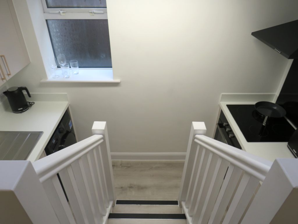 Property photo 3 of 6 Kitchen