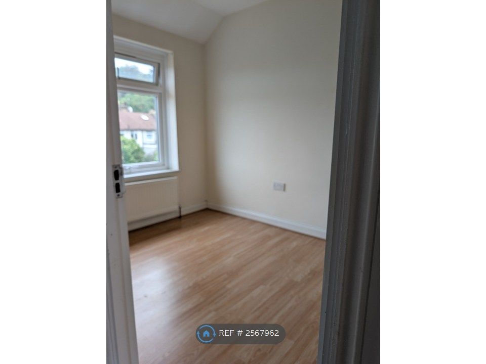 Property photo 3 of 11 Bedroom 2