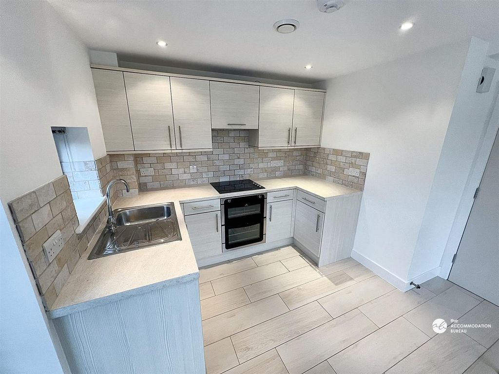 Property photo 3 of 15 Kitchen