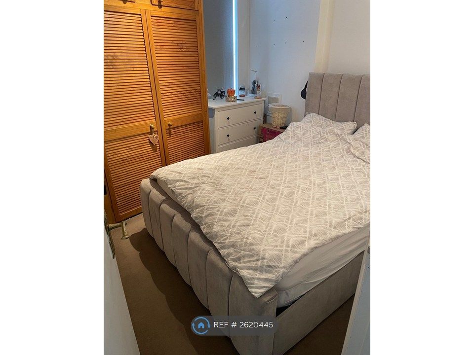 Property photo 2 of 10 Bed Room (Built In Wardrobe)
