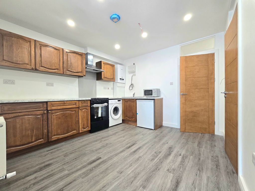 Property photo 1 of 8 1