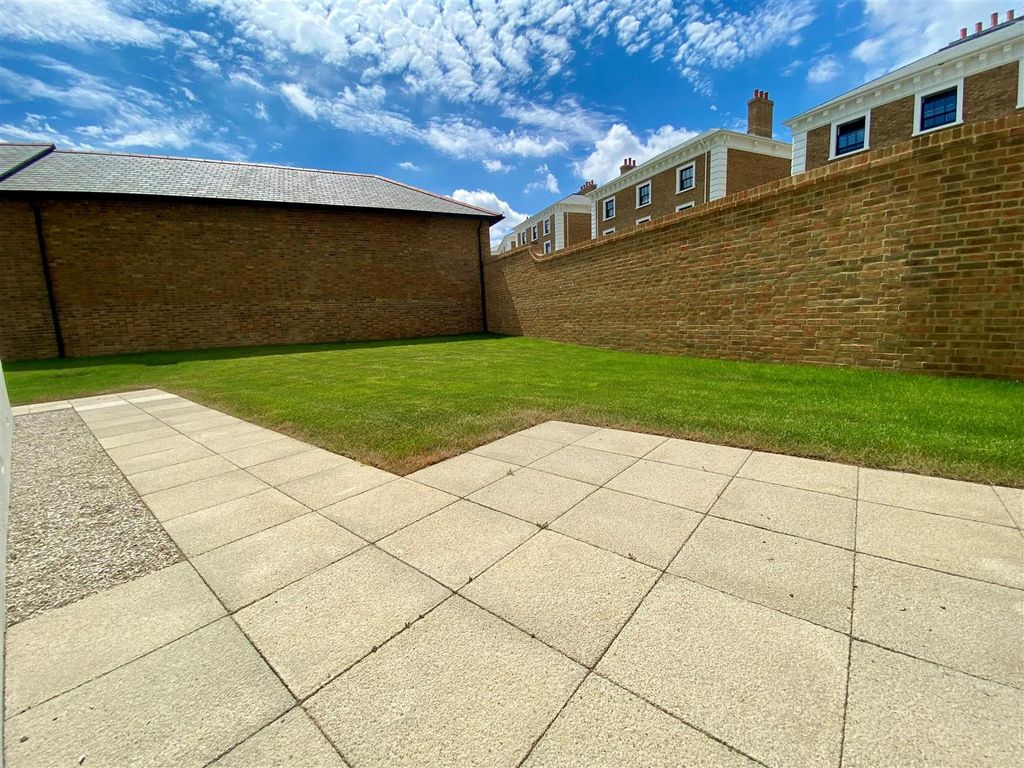 Property photo 3 of 14 Plot 589 Garden.Actual
