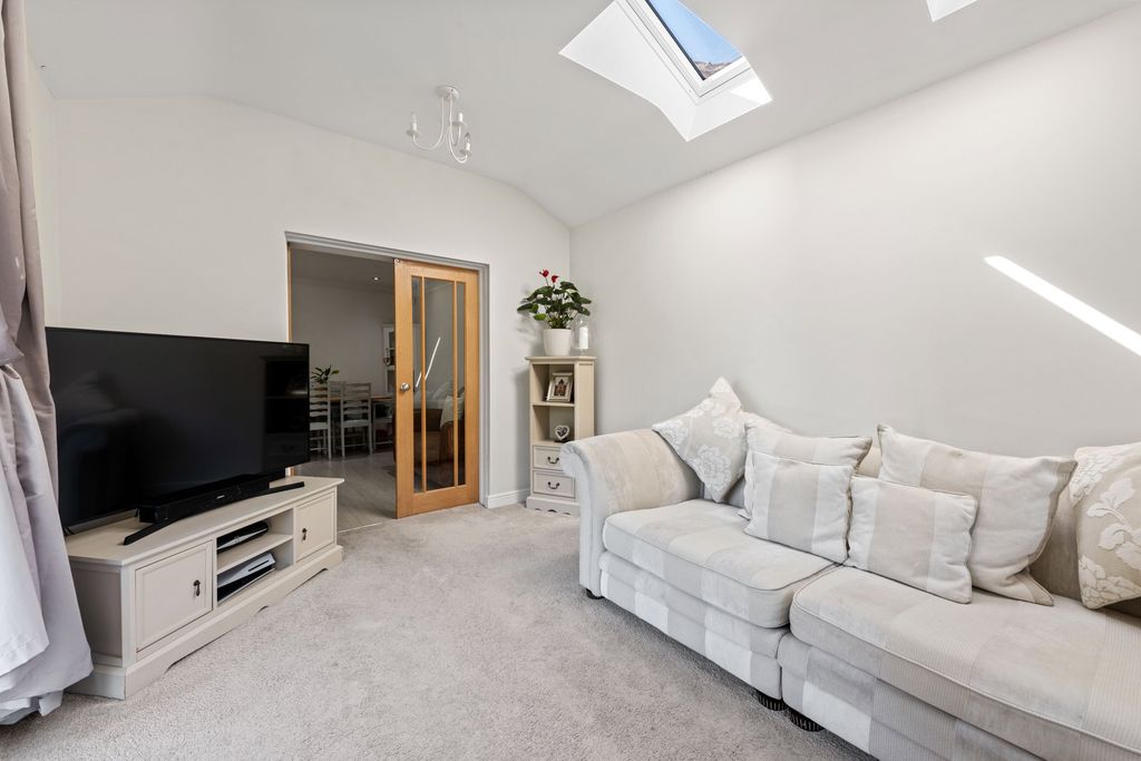 Property photo 2 of 30