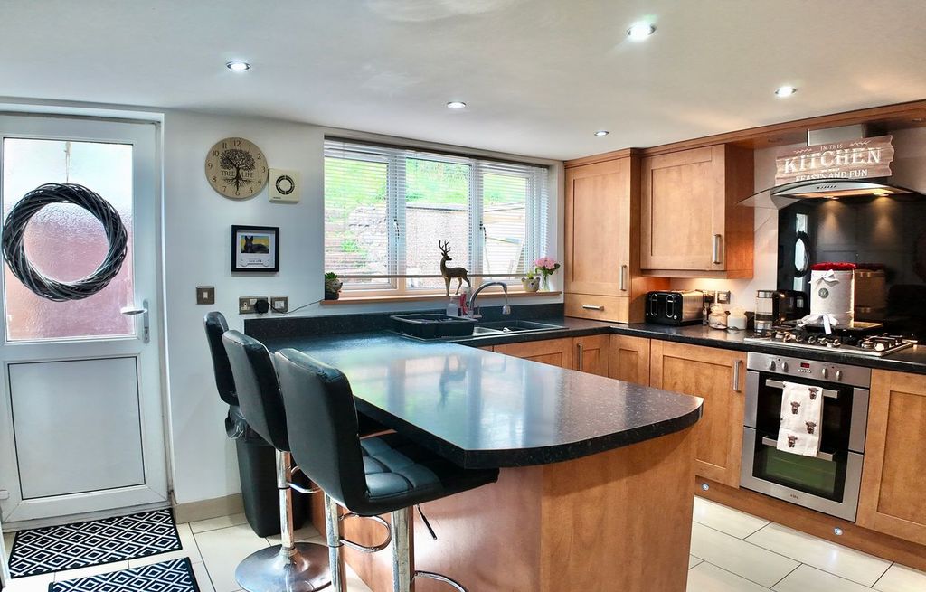 Property photo 3 of 22