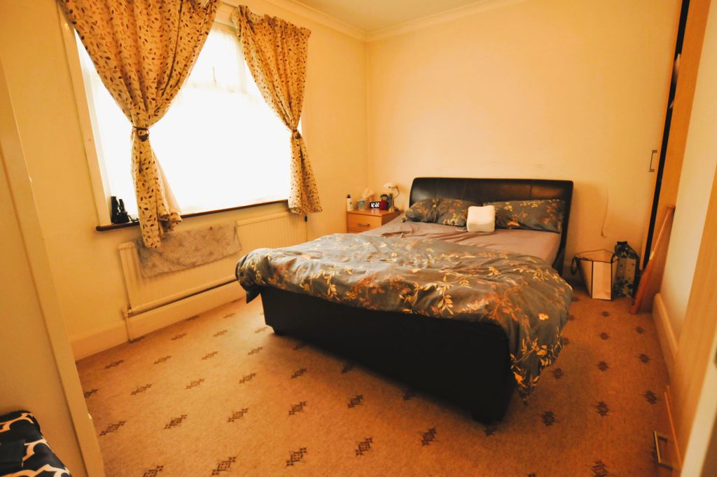 Property photo 2 of 39